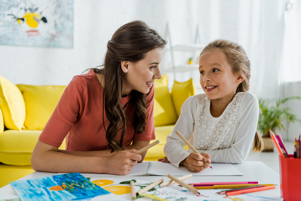 parents finding fun ways to teach reading to her child