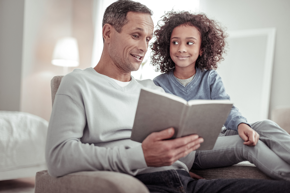 Dad helping child reach reading milestones