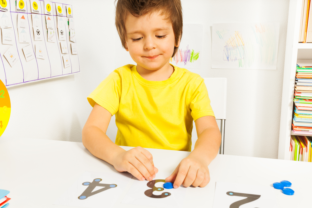 Kid learning ordinal numbers 