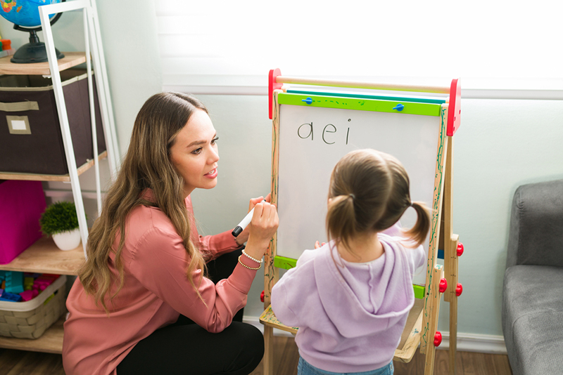 Mom teaching daughter syllables